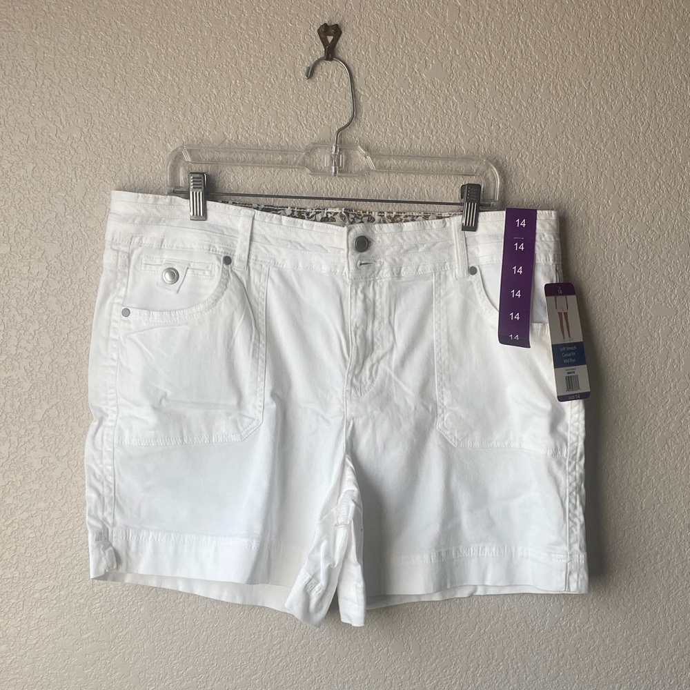 Dakota Blue Womens Stretch Mid Rise Short Sz:14 or 16 white (CLOSET CLEAR OUT)